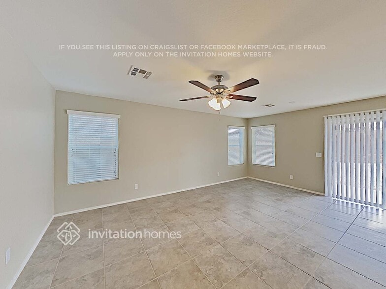 Building Photo - 1425 E Lakeview Dr