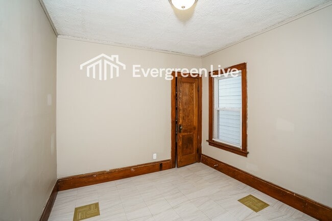 Building Photo - 2202 S 71st St