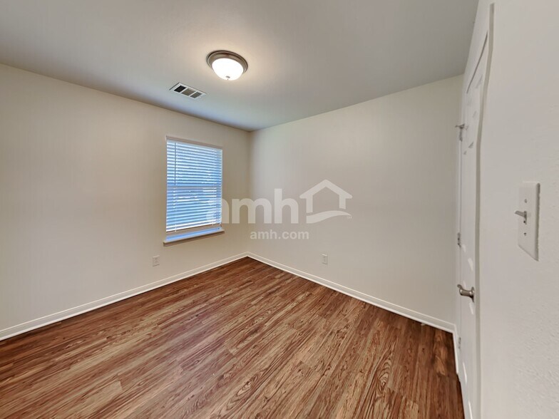 Building Photo - 13210 Ambrosa Dr