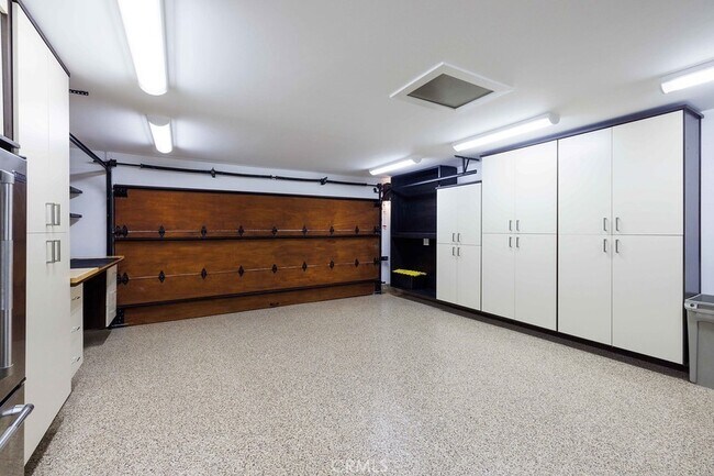 Building Photo - 5672 Rich Hill Way