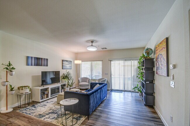 Building Photo - Del Rio Ranch Beauty