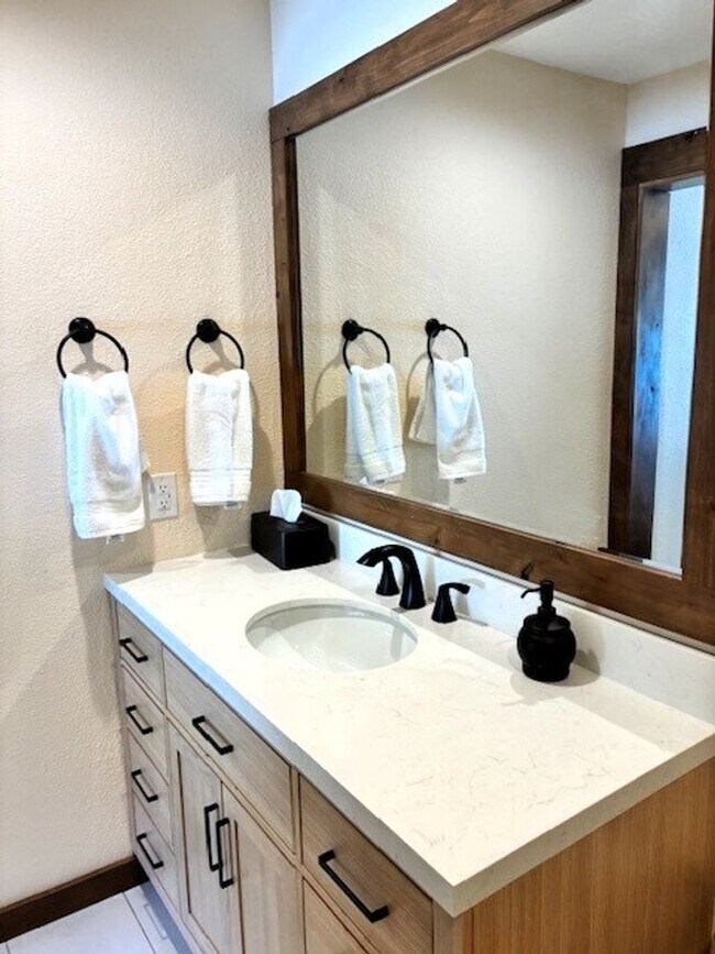 Building Photo - 267 Kestrel Ln