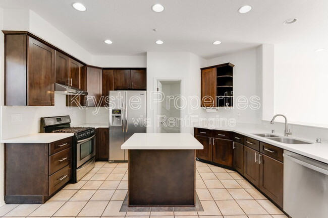 Building Photo - 35 Goldfinch Dr