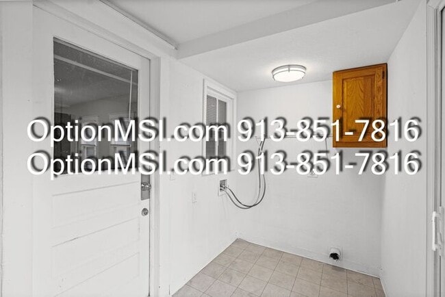 Building Photo - West Plaza!!!