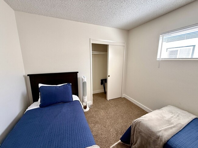 Building Photo - Charming 3BR Home w/ River Views, Open Floor Plan & Island Kitchen- Available Now!