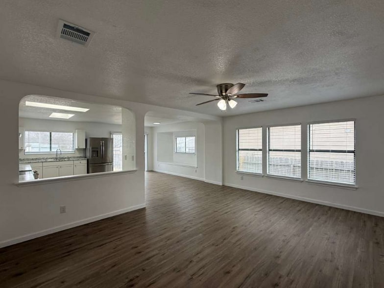 Building Photo - 6491 Beech Trail Dr