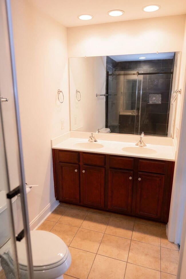 Building Photo - 4988 Wyngate Village Dr