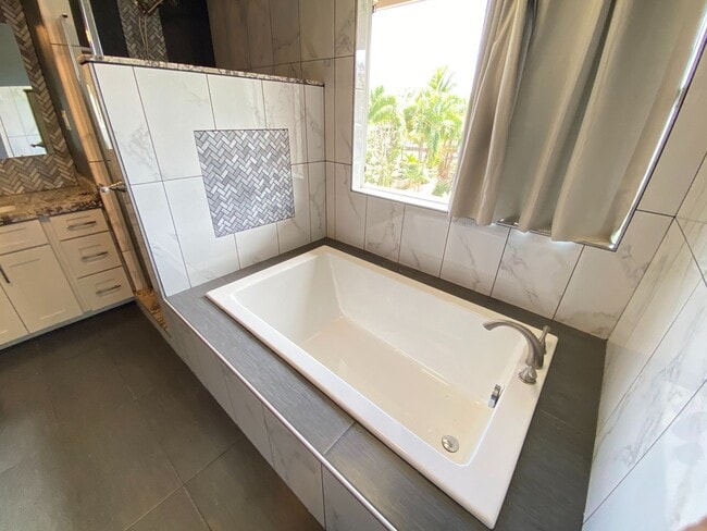 Building Photo - Wide Open Spaces – Renovated 5-Bedroom Hom...