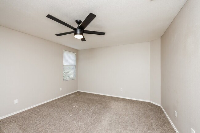 Building Photo - 1027 Clear Stream Dr