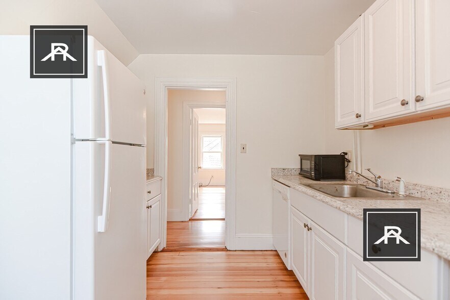 Building Photo - 36 Willow St