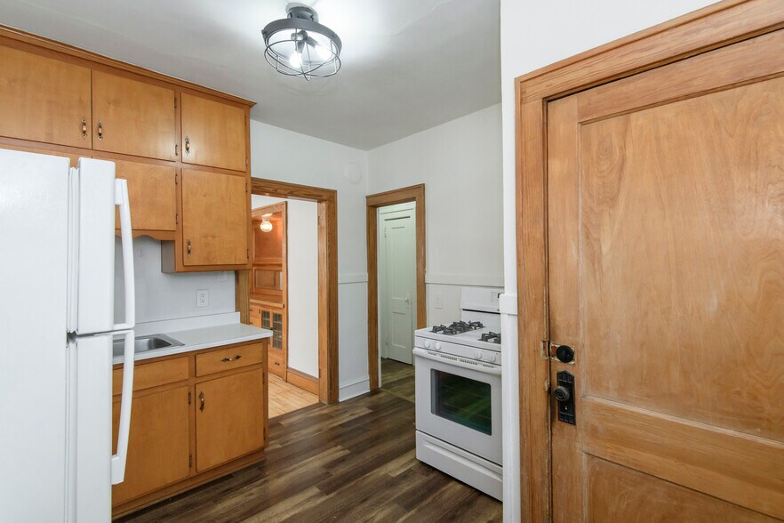 Building Photo - 2028 S 85th St