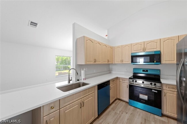Building Photo - 2022 NW 9th Terrace
