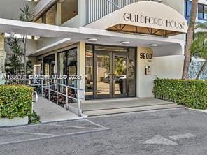 Primary Photo - 9800 W Bay Harbor Dr