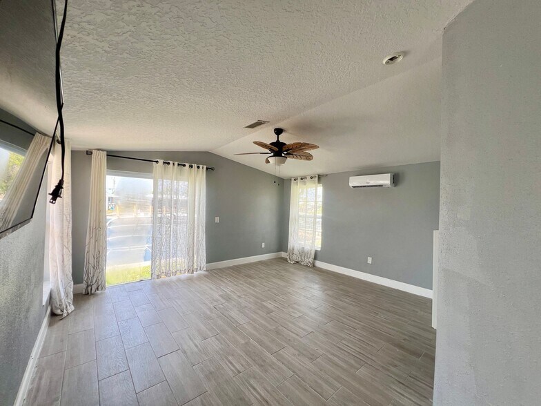 Building Photo - 3855 Headsail Dr