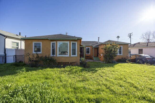 Building Photo - 9132 Crenshaw Blvd