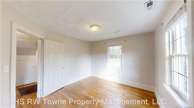 Building Photo - 3 br, 1 bath House - 4 Monument Drive