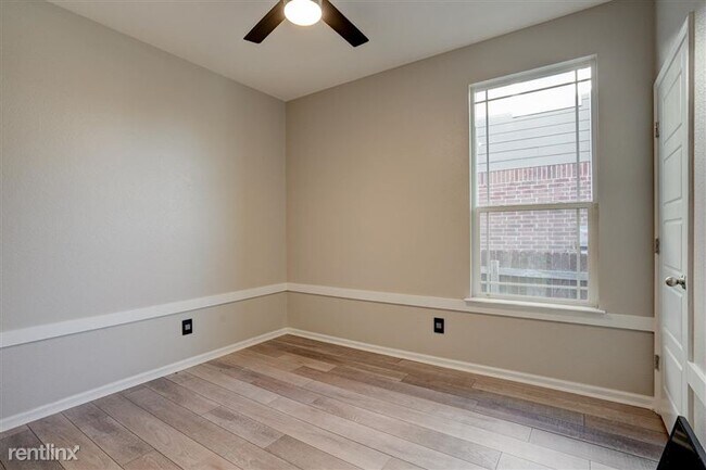 Building Photo - 230 Telluride Dr