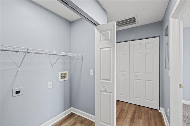 Building Photo - Cross Pointe Business Park***Walking Distance to Costco***2 Bedroom Apartment Promenade Developme...