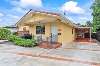 Building Photo - 6534 SW 27th St