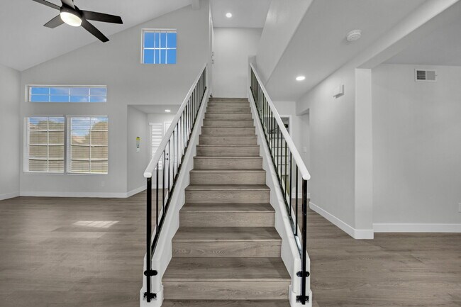 Building Photo - Step into this charming 3-bedroom, 3-bathroom home that has so much to offer!