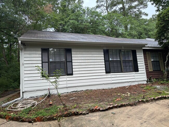 Building Photo - 2400 Talco Hills Dr