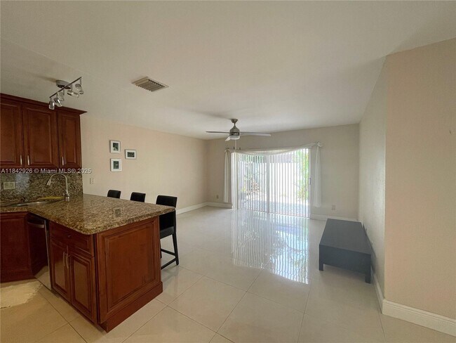 Building Photo - 10290 SW 139th Ct
