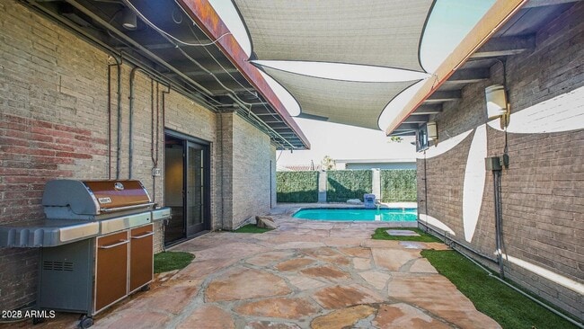 Building Photo - 902 W Verde Ln