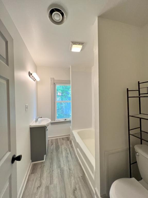 Building Photo - 312 Pine St