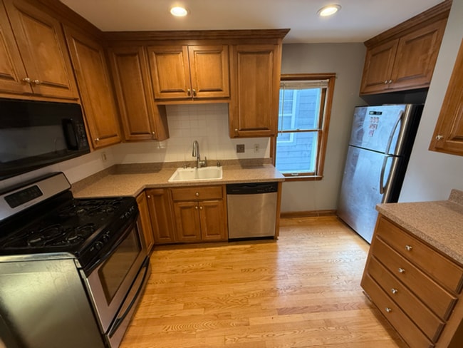 Building Photo - 3-Bedroom Home Just Steps from Lake Michigan! Prime location!