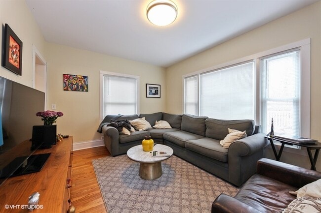 Building Photo - 621 Prairie Ave