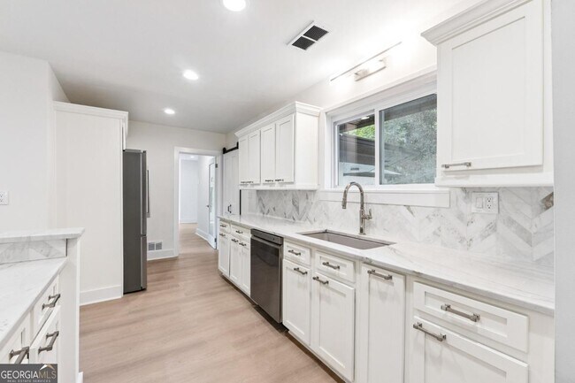 Building Photo - 1568 Niskey Lake Trail SW