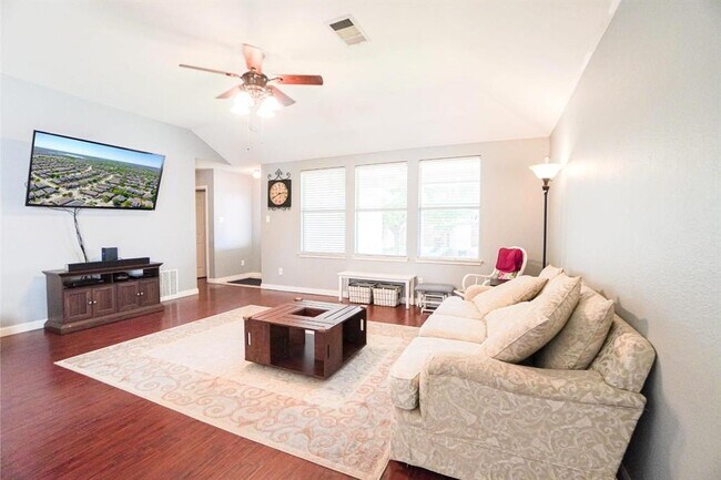 Building Photo - 1608 Cardinal Way