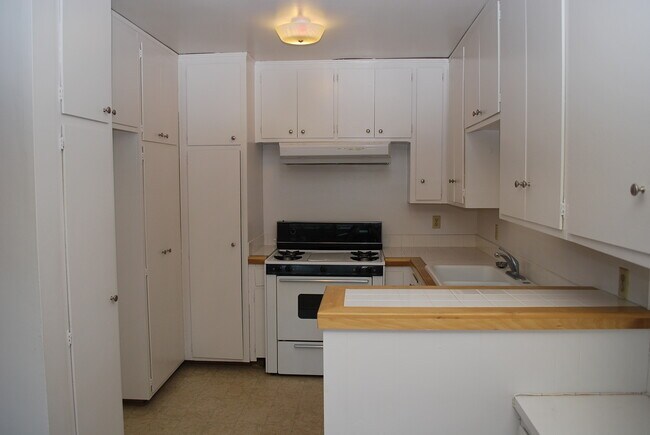 Kirchen - 236 S Mentor Ave