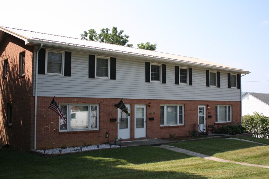 Street Side Exterior - 675 E Liberty St