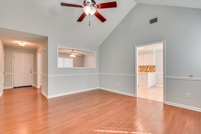 Building Photo - 3882 Villa Ln