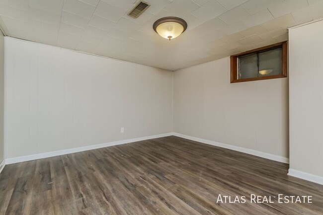 Building Photo - 3617 NE 47th St