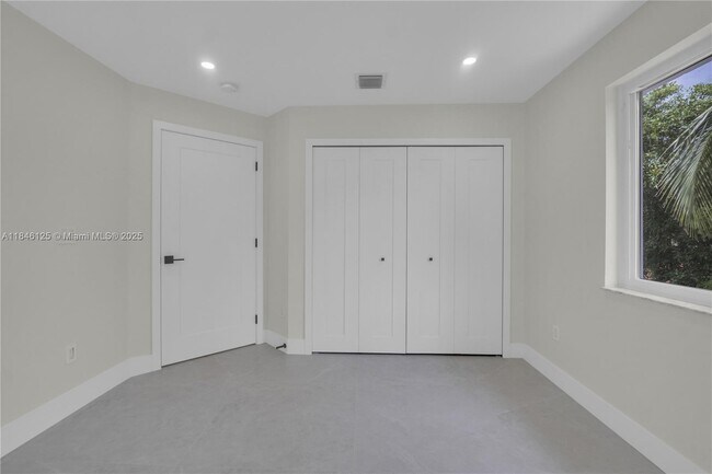 Building Photo - 6498 NW 113th Pl