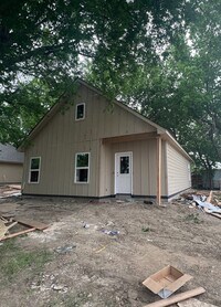 Building Photo - Bee