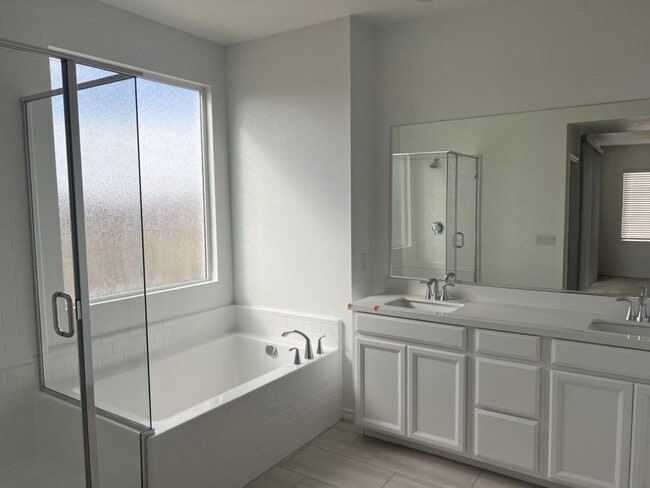 Building Photo - 2825 Overlook Brk St