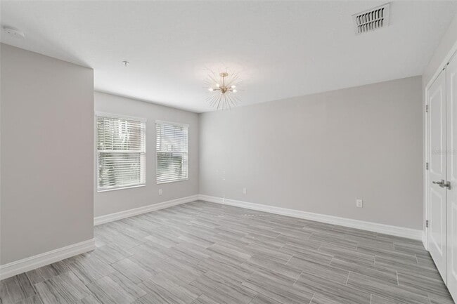 Building Photo - 4921 W Paul Ave