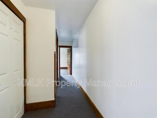 Building Photo - 695 Kling St