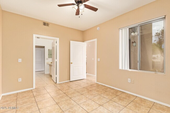 Building Photo - 2929 W Yorkshire Dr