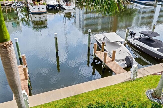 Building Photo - 60 Hendricks Isle