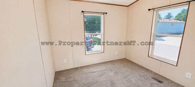 Building Photo - 118 Sunlight Ave