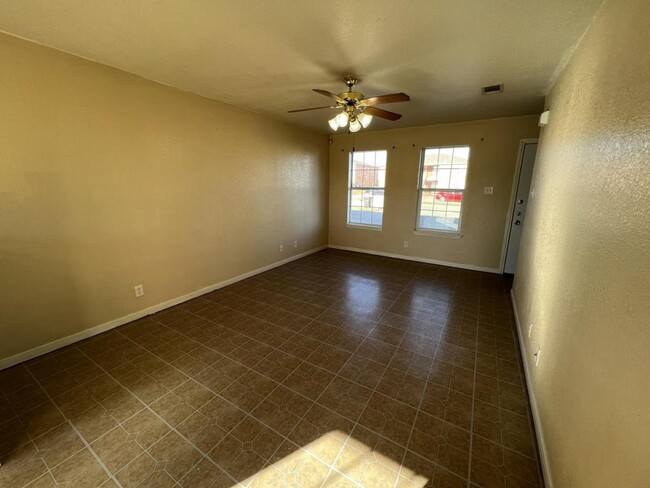 Building Photo - 1402 Dugger Cir