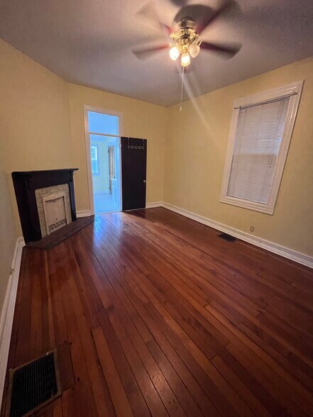 Bedroom with attached bath - 1402 Hepburn Ave