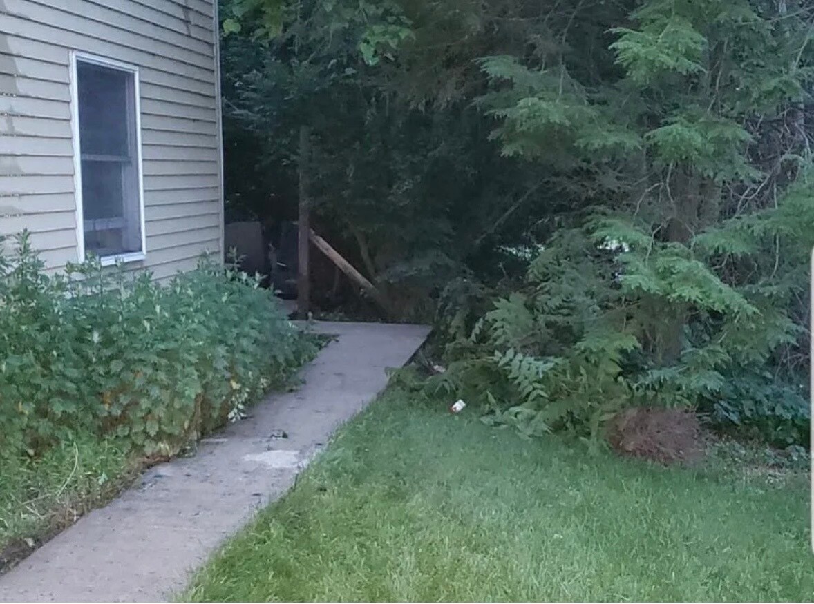 Walk way to back patio - 36 Kendes Rd