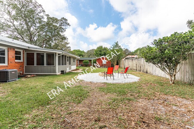 Building Photo - 305 Meggs Dr NE