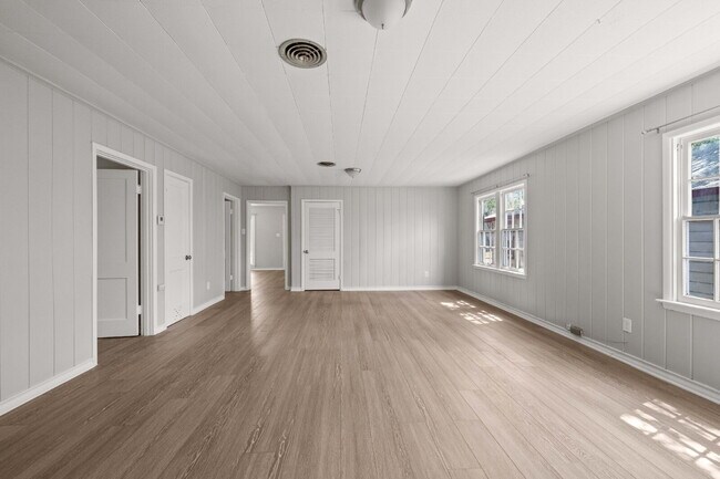 Building Photo - *PRE-LEASING* Updated Home w/ Large Bedrooms, Minutes from Texas Tech