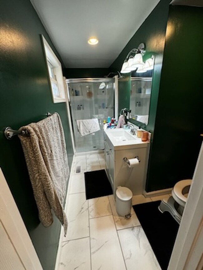 Building Photo - Spacious Brick Ranch, 3-Bedrooms, 2-Baths, Att. Garage- Shelby Township